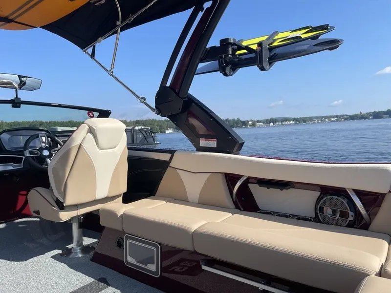 Slide: The Image of MasterCraft XT25 2022 - 8