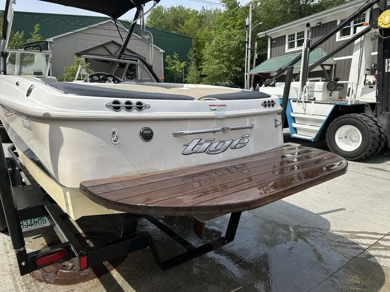 Slide: The Image of Tigé 20i 2006 - 15