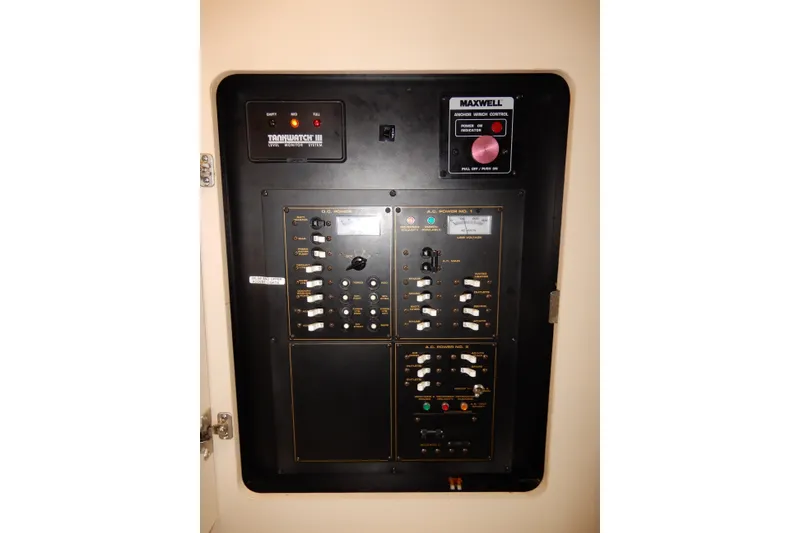 Slide: The Image of Control panel of a 1999 Cruisers Yachts 3075 Rogue, featuring Tankwatch III system. - 42