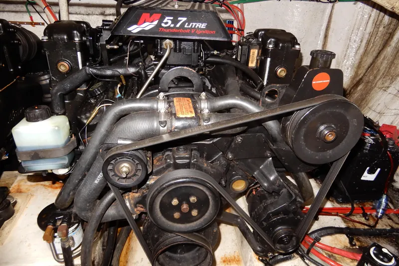 Slide: The Image of Engine of a 1999 Cruisers Yachts 3075 Rogue with 5.7L Thunderbolt V8 ignition. - 47
