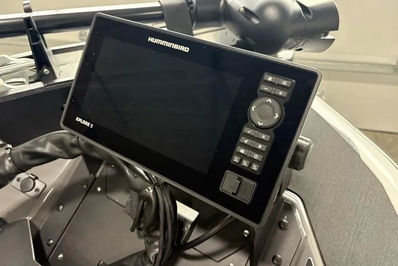 Slide: The Image of Humminbird Xplore 9 fishfinder on 2025 Skeeter ZXR20 boat dashboard. - 7