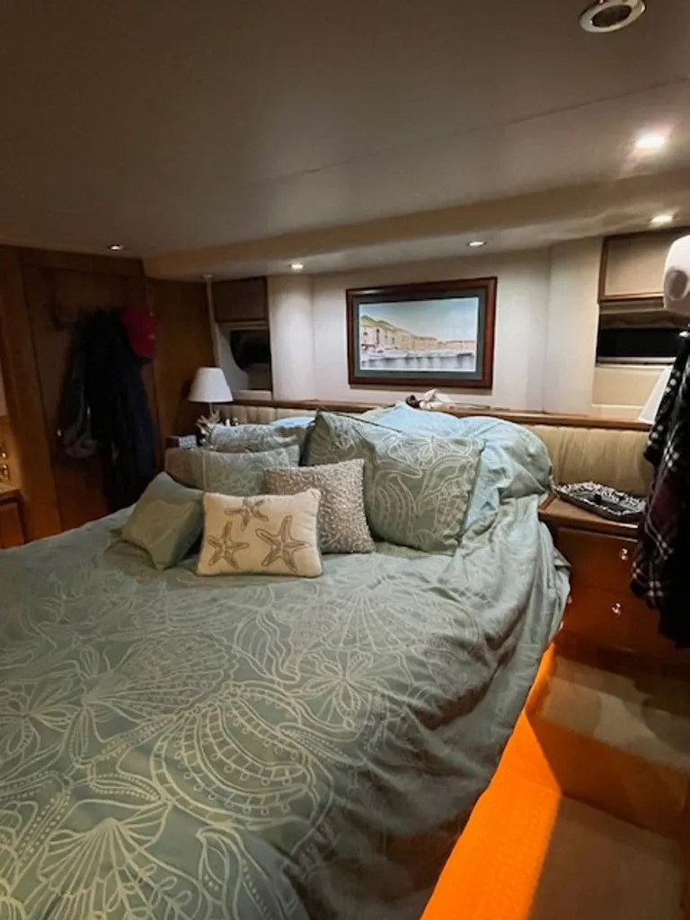 Slide: The Image of Bayliner 5788 Pilot House Motoryacht 1999 - 10