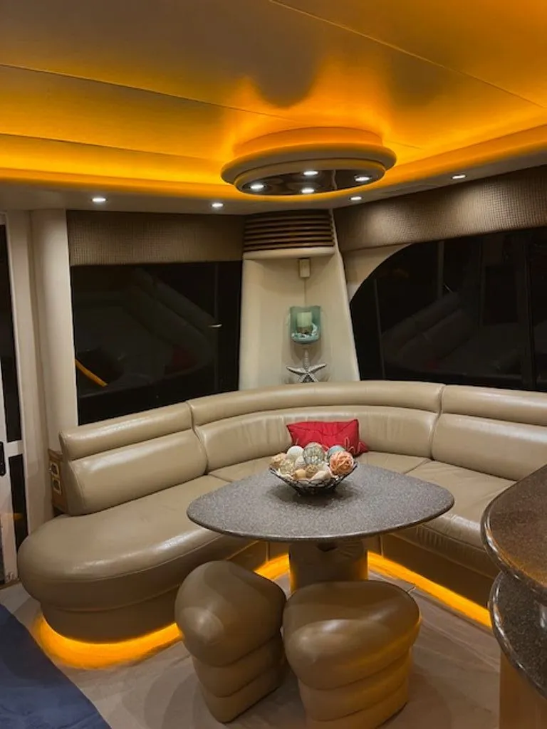 Slide: The Image of Bayliner 5788 Pilot House Motoryacht 1999 - 11