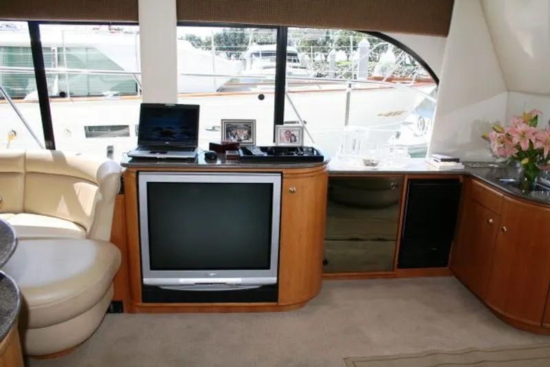 Slide: The Image of Bayliner 5788 Pilot House Motoryacht 1999 - 12