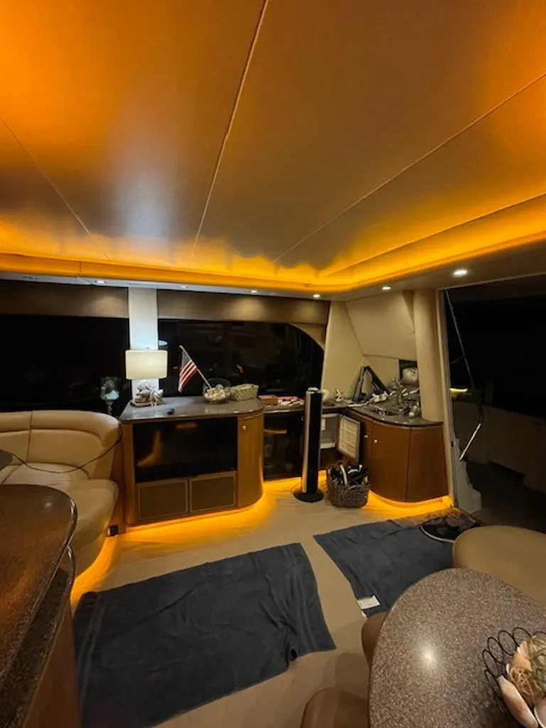 Slide: The Image of Bayliner 5788 Pilot House Motoryacht 1999 - 15