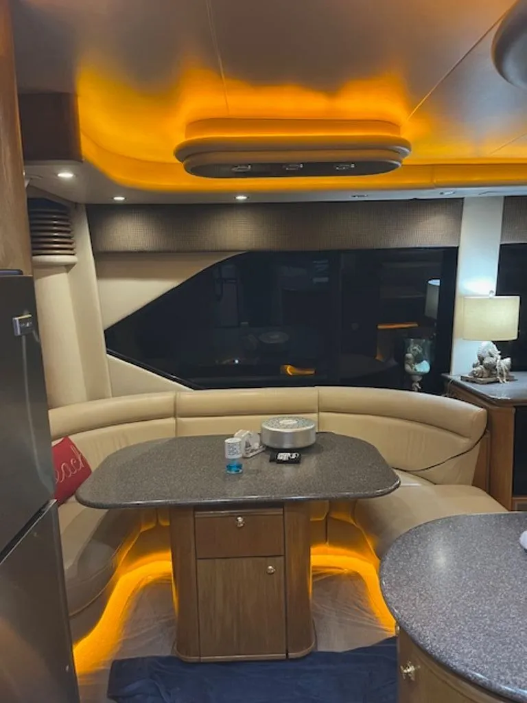 Slide: The Image of Bayliner 5788 Pilot House Motoryacht 1999 - 16