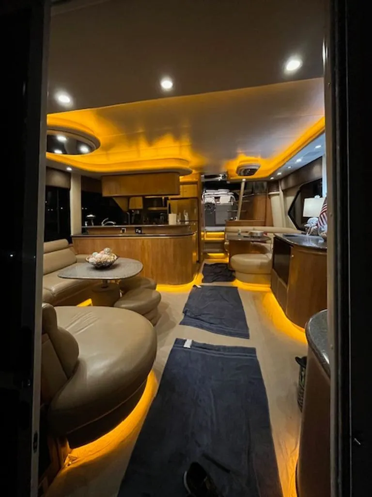 Slide: The Image of Bayliner 5788 Pilot House Motoryacht 1999 - 19