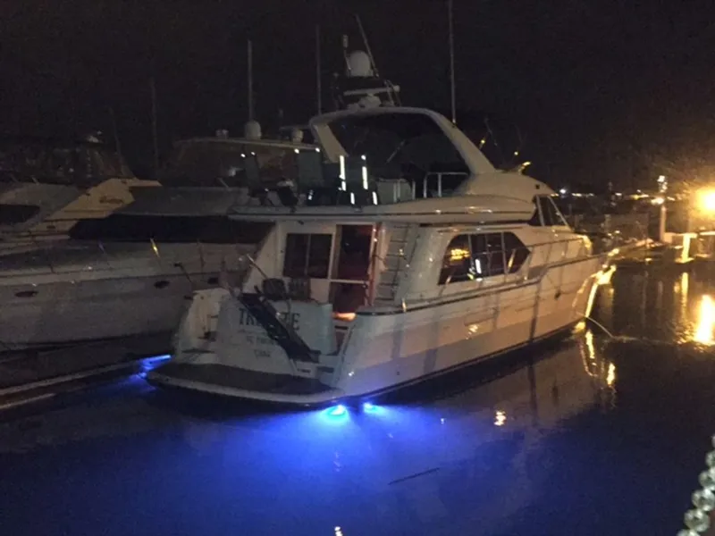 Slide: The Image of Bayliner 5788 Pilot House Motoryacht 1999 - 22