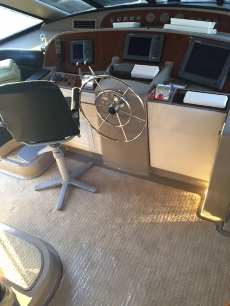 Slide: The Image of Bayliner 5788 Pilot House Motoryacht 1999 - 25