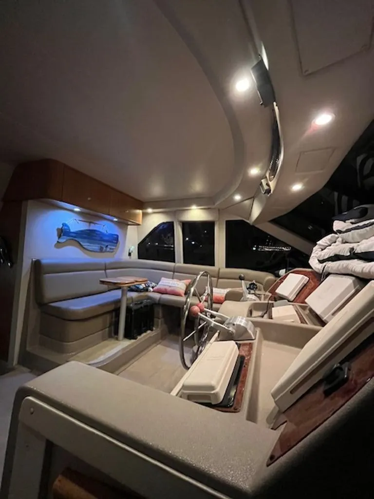 Slide: The Image of Bayliner 5788 Pilot House Motoryacht 1999 - 26