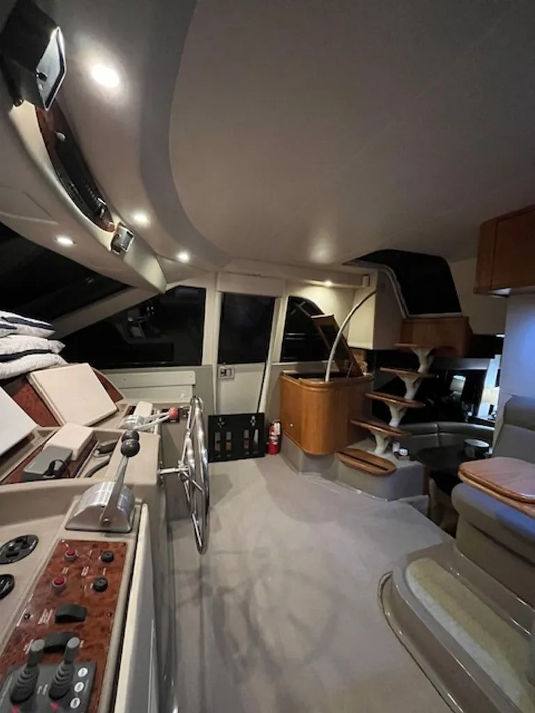 Slide: The Image of Bayliner 5788 Pilot House Motoryacht 1999 - 27