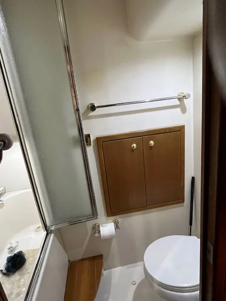 Slide: The Image of Bayliner 5788 Pilot House Motoryacht 1999 - 29