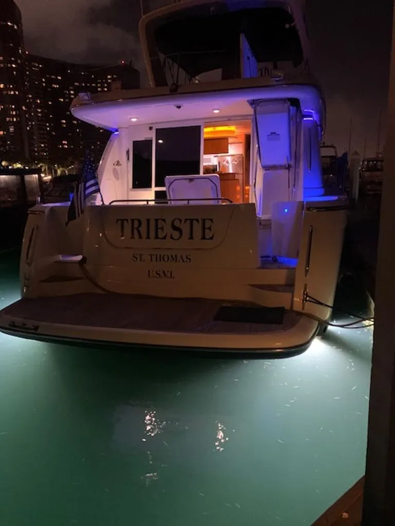 Slide: The Image of Bayliner 5788 Pilot House Motoryacht 1999 - 30