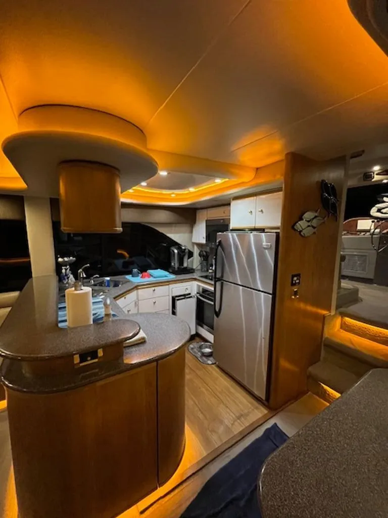 Slide: The Image of Bayliner 5788 Pilot House Motoryacht 1999 - 33