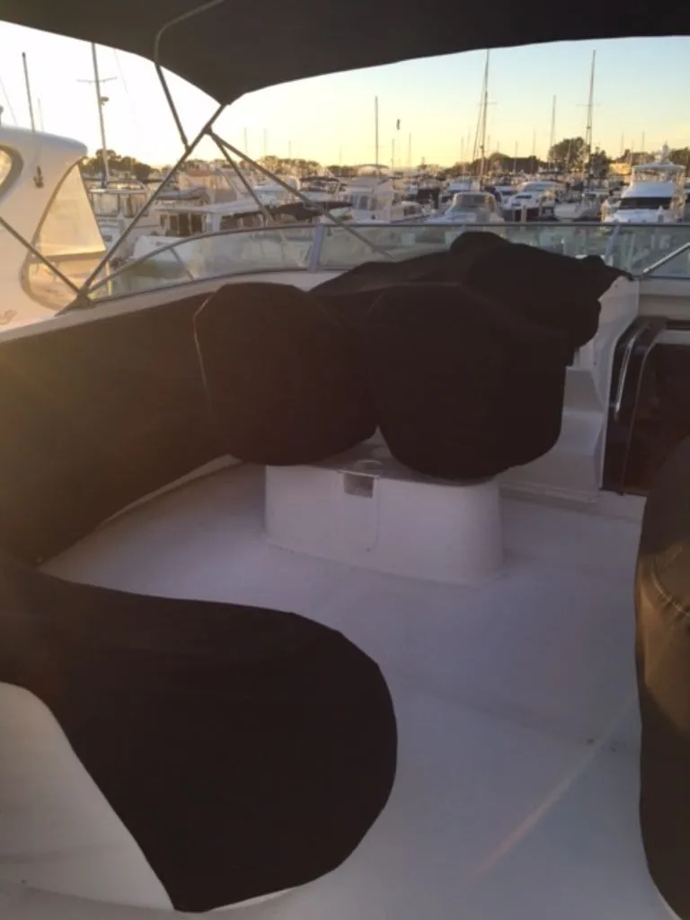 Slide: The Image of Bayliner 5788 Pilot House Motoryacht 1999 - 35