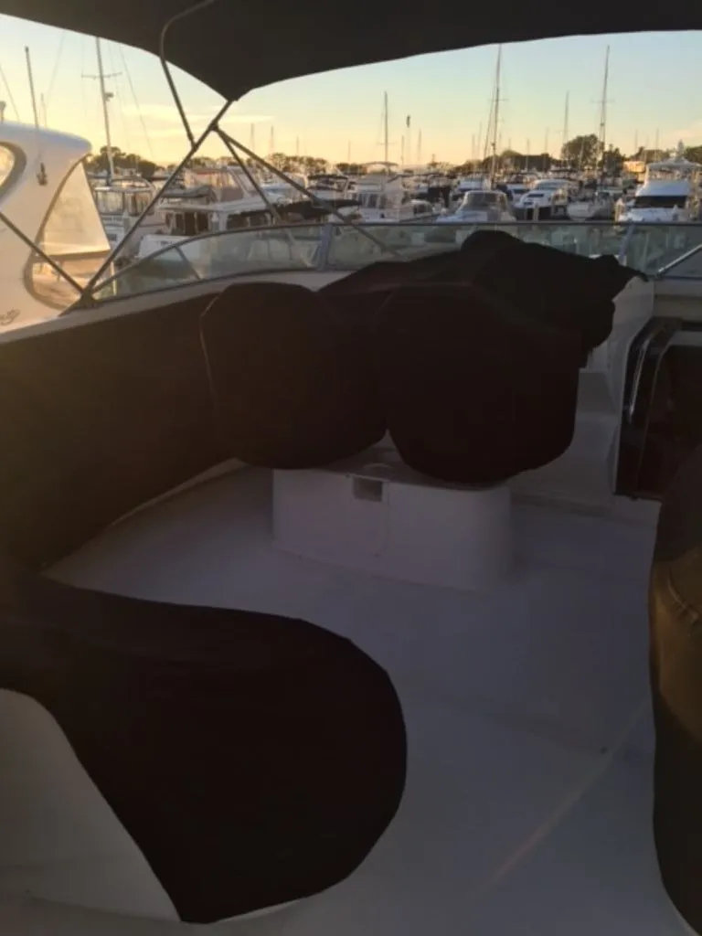 Slide: The Image of Bayliner 5788 Pilot House Motoryacht 1999 - 37