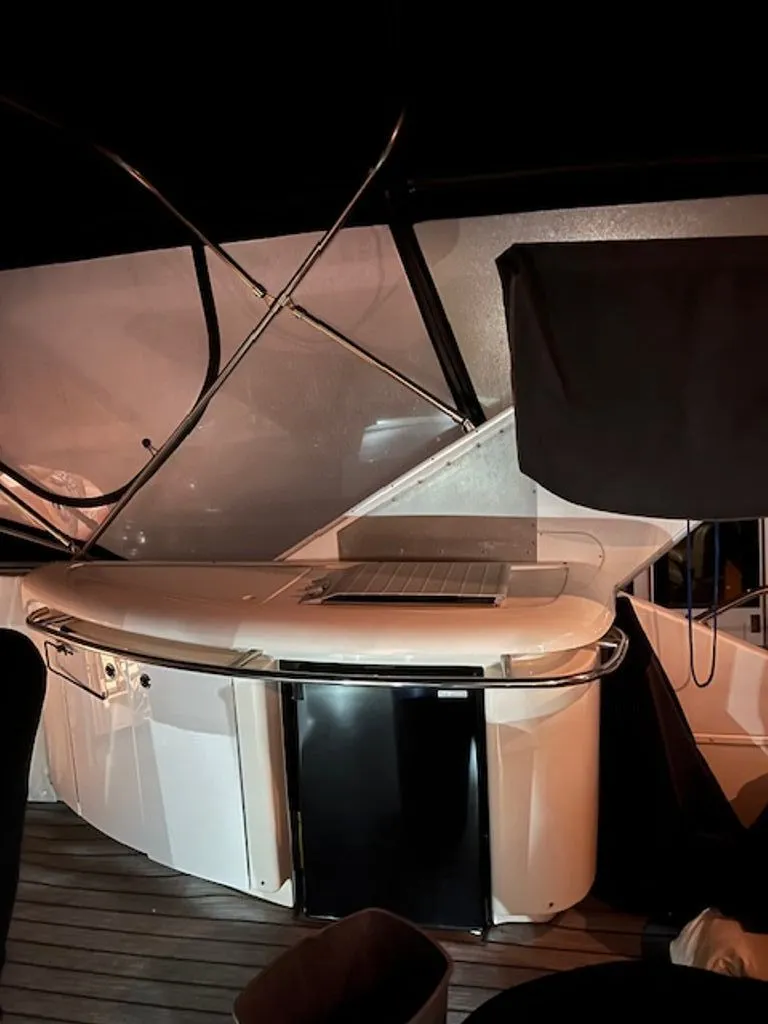 Slide: The Image of Bayliner 5788 Pilot House Motoryacht 1999 - 38