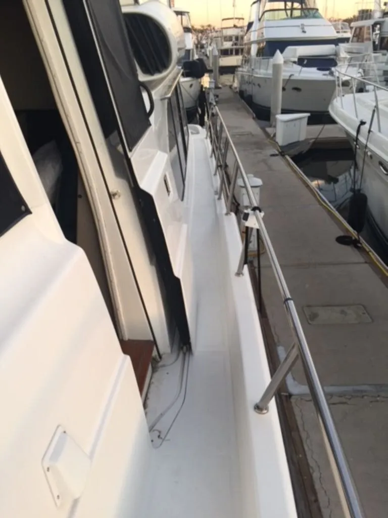 Slide: The Image of Bayliner 5788 Pilot House Motoryacht 1999 - 4