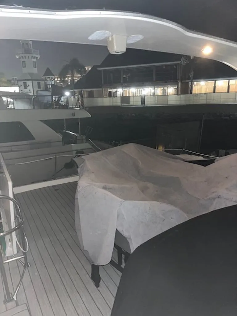 Slide: The Image of Bayliner 5788 Pilot House Motoryacht 1999 - 41