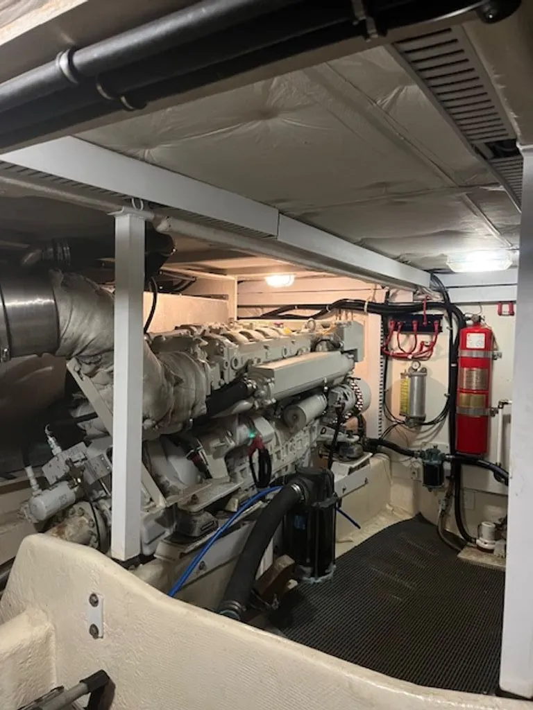 Slide: The Image of Bayliner 5788 Pilot House Motoryacht 1999 - 44