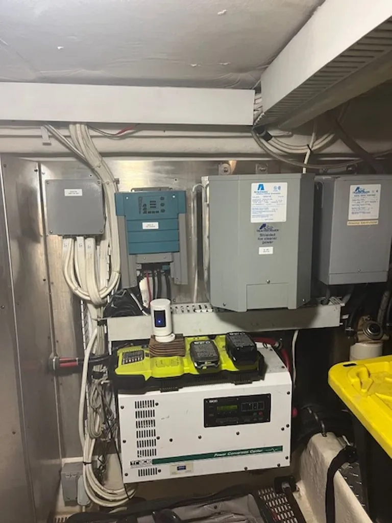 Slide: The Image of Bayliner 5788 Pilot House Motoryacht 1999 - 45