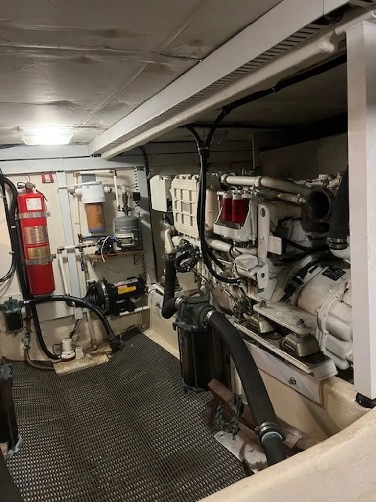 Slide: The Image of Bayliner 5788 Pilot House Motoryacht 1999 - 46