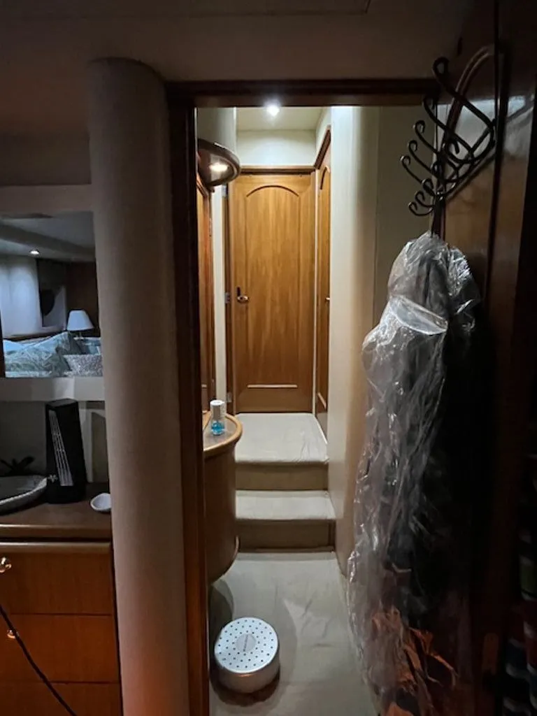 Slide: The Image of Bayliner 5788 Pilot House Motoryacht 1999 - 48