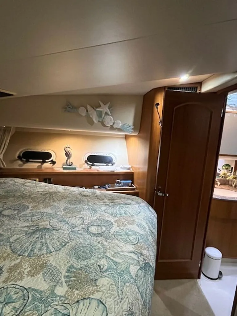 Slide: The Image of Bayliner 5788 Pilot House Motoryacht 1999 - 6