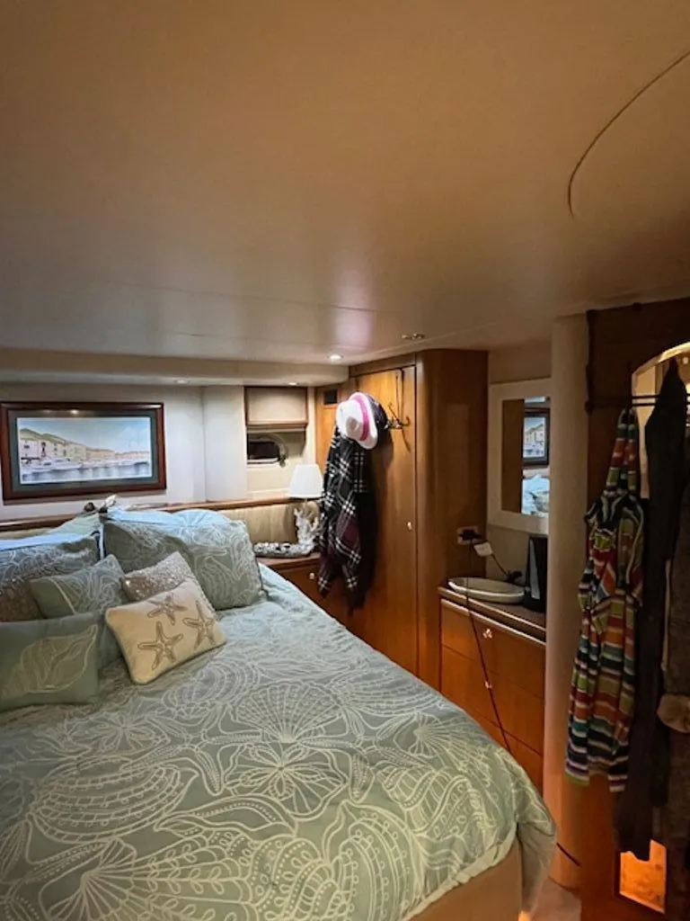 Slide: The Image of Bayliner 5788 Pilot House Motoryacht 1999 - 8