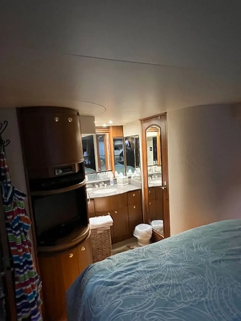 Slide: The Image of Bayliner 5788 Pilot House Motoryacht 1999 - 9