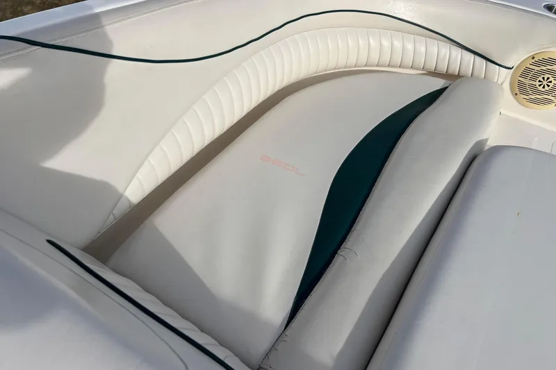 Slide: The Image of 2006 Hurricane FunDeck GS 194 OB boat interior with white and green seating. - 46