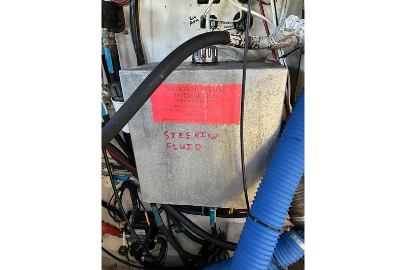 Slide: The Image of Hydraulic steering fluid tank in a 2000 Calvin Beal COI PASSENGER boat. - 24