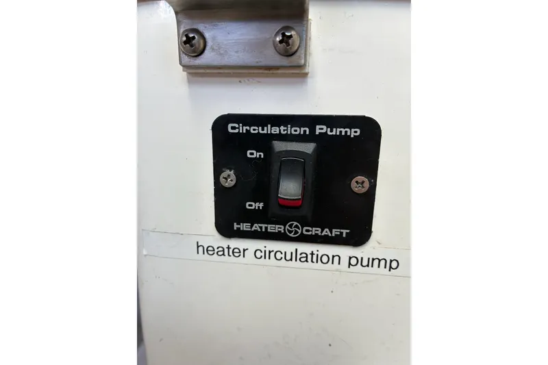 Slide: The Image of HeaterCraft circulation pump switch on a 2000 Calvin Beal COI PASSENGER boat. - 30
