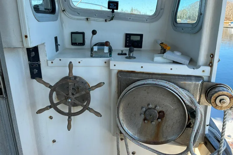 Slide: The Image of Interior of a 2000 Calvin Beal COI PASSENGER boat with steering wheel and controls. - 48