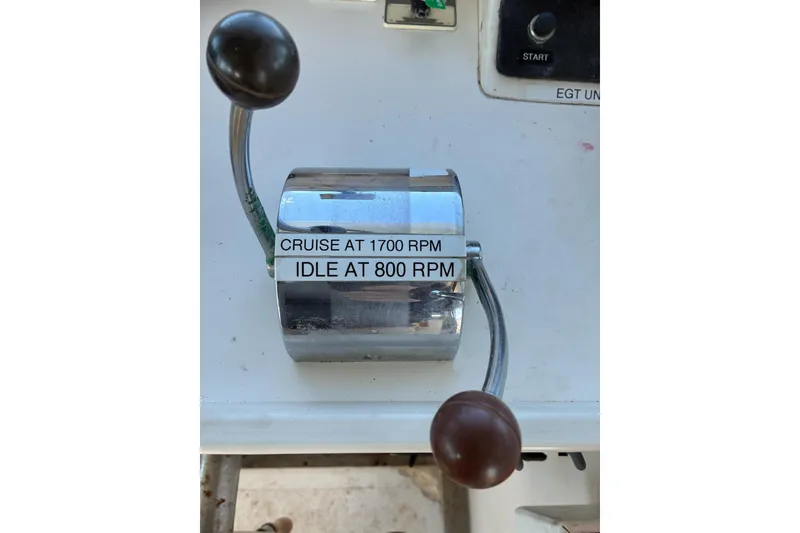 Slide: The Image of Throttle control lever on a 2000 Calvin Beal COI PASSENGER boat, showing RPM settings. - 64