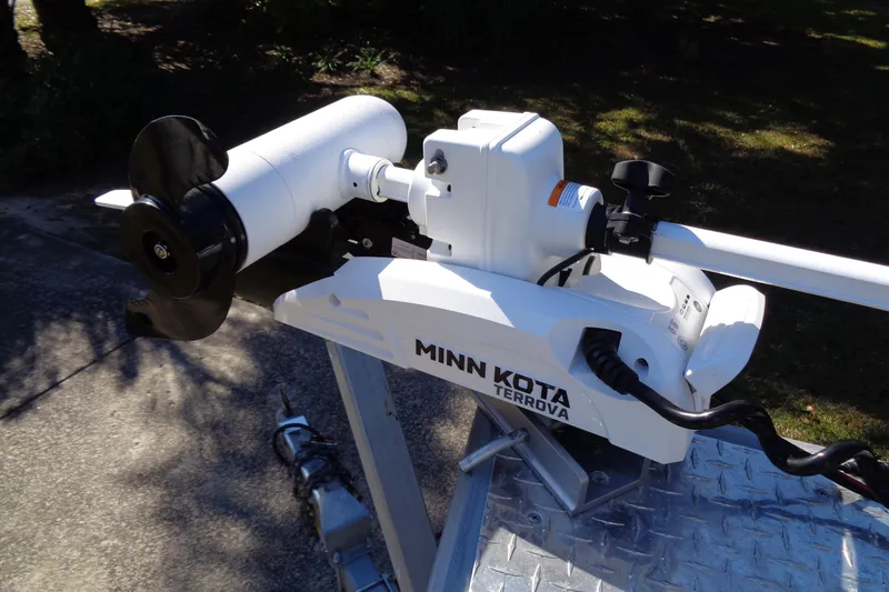Slide: The Image of Minn Kota Terrova trolling motor on 2022 Hewes 210 Searunner ET Hartop boat. - 16