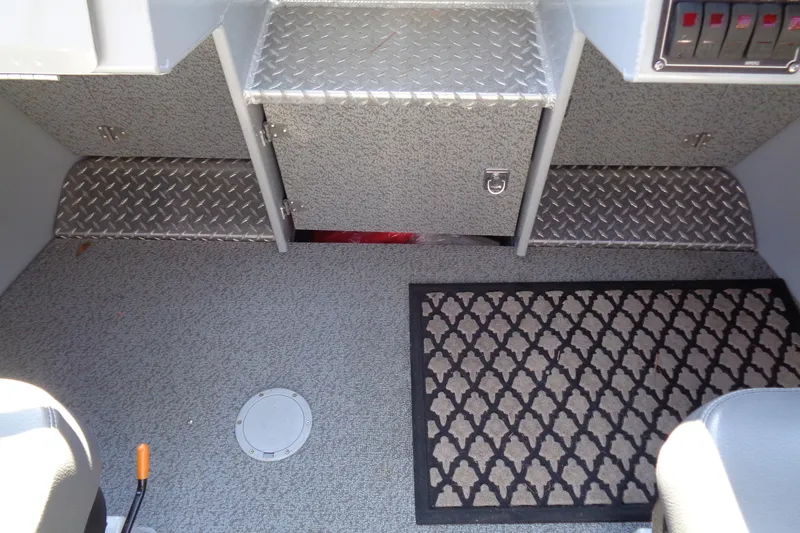 Slide: The Image of Interior of 2022 Hewes 210 Searunner ET Hardtop with diamond plate flooring. - 30