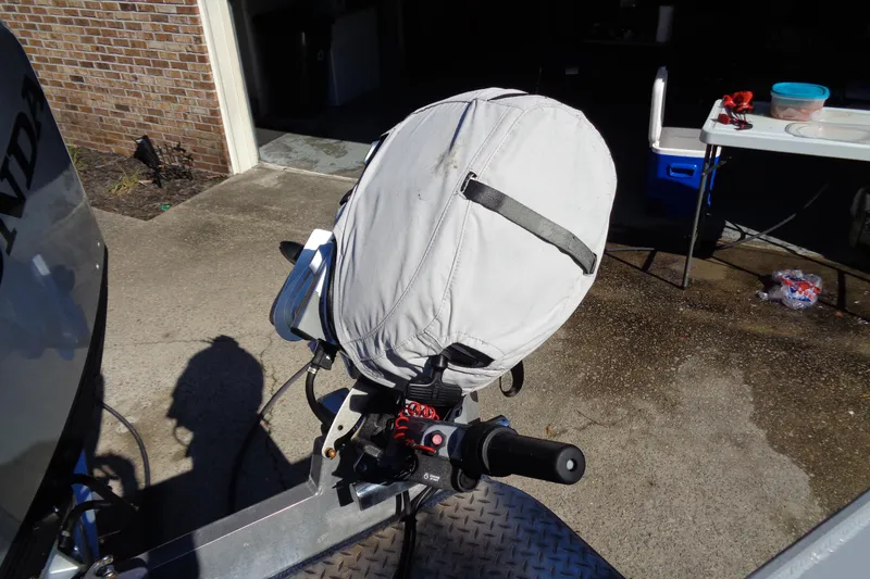 Slide: The Image of Covered outboard motor on a 2022 Hewes 210 Searunner ET Hartop boat. - 33