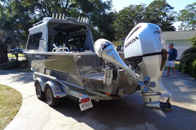 Slide: The Image of 2022 Hewes 210 Searunner ET Hardtop boat with Honda outboard motor on trailer. - 7