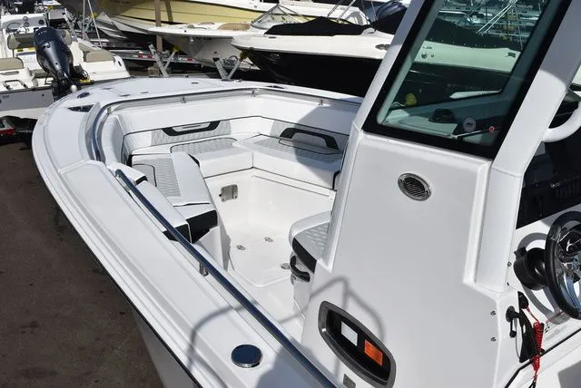 Slide: The Image of Blackfin 252 CC 2025 - 17