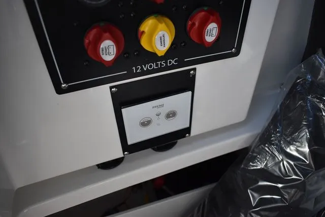 Slide: The Image of Blackfin 252 CC 2025 - 58