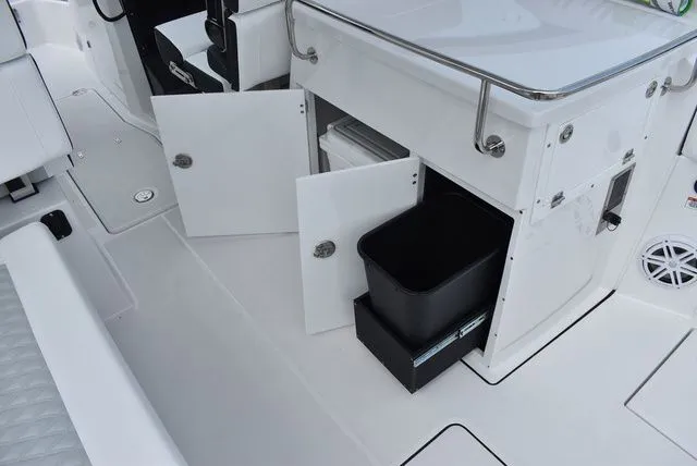 Slide: The Image of Blackfin 272 DC 2025 - 39