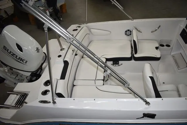 Slide: The Image of Stingray 172 DC 2025 - 9