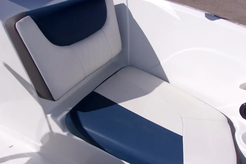 Slide: The Image of 2021 Tahoe 550 TF boat seat with blue and white upholstery. - 13