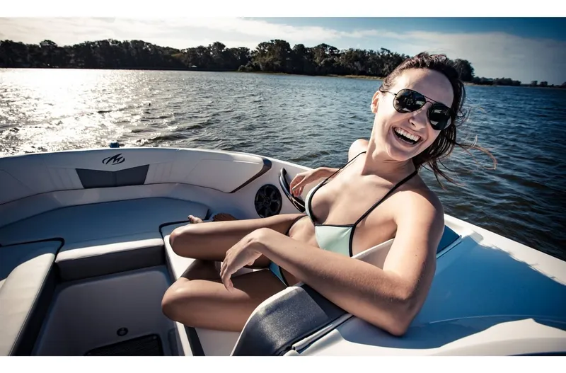 Slide: The Image of Monterey M205 Bowrider 2018 - 3