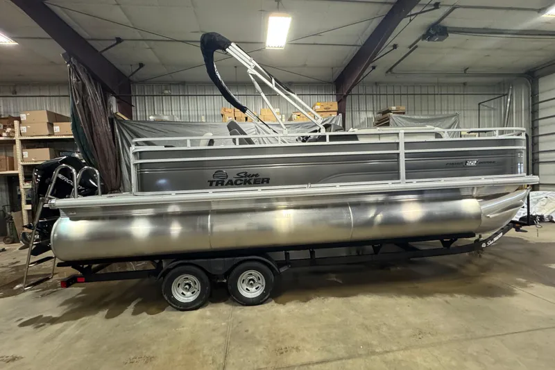 The Image of Sun Tracker Fishin' Barge 22 XP3 2026 - undefined
