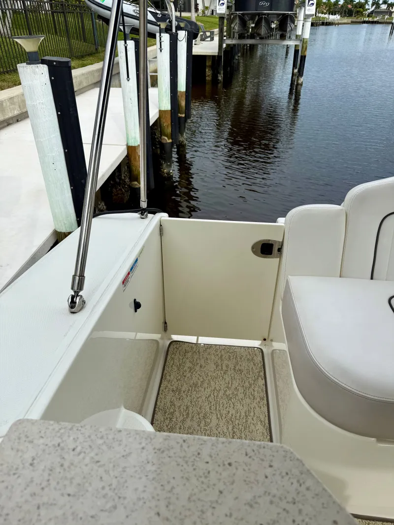 Slide: The Image of Sea Ray Sundancer 310 2010 - 107