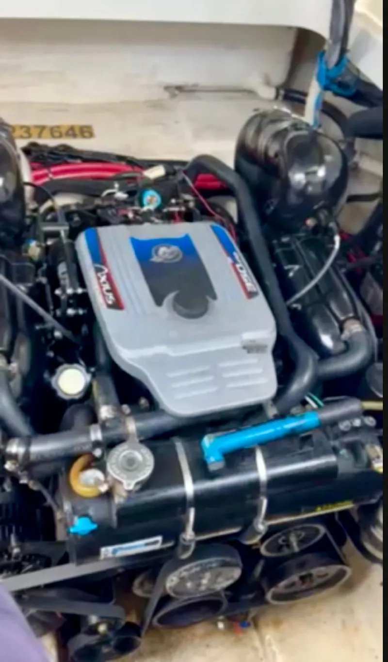 Slide: The Image of Sea Ray Sundancer 310 2010 - 116