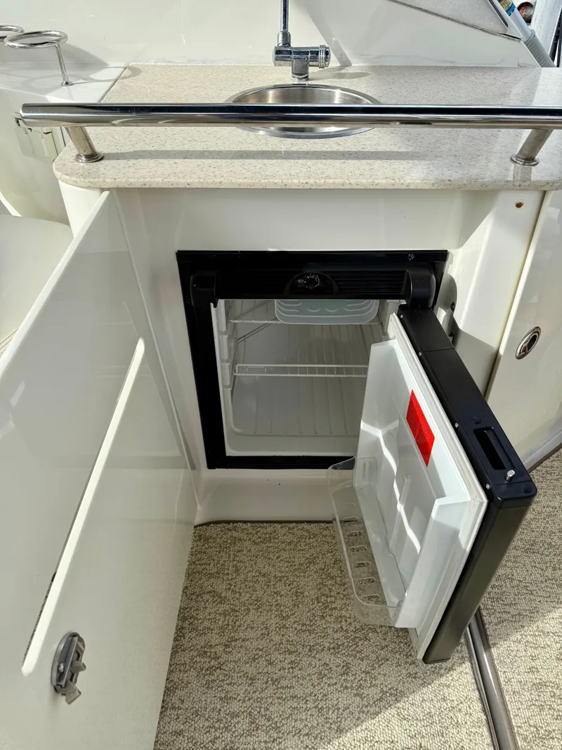 Slide: The Image of Sea Ray Sundancer 310 2010 - 15