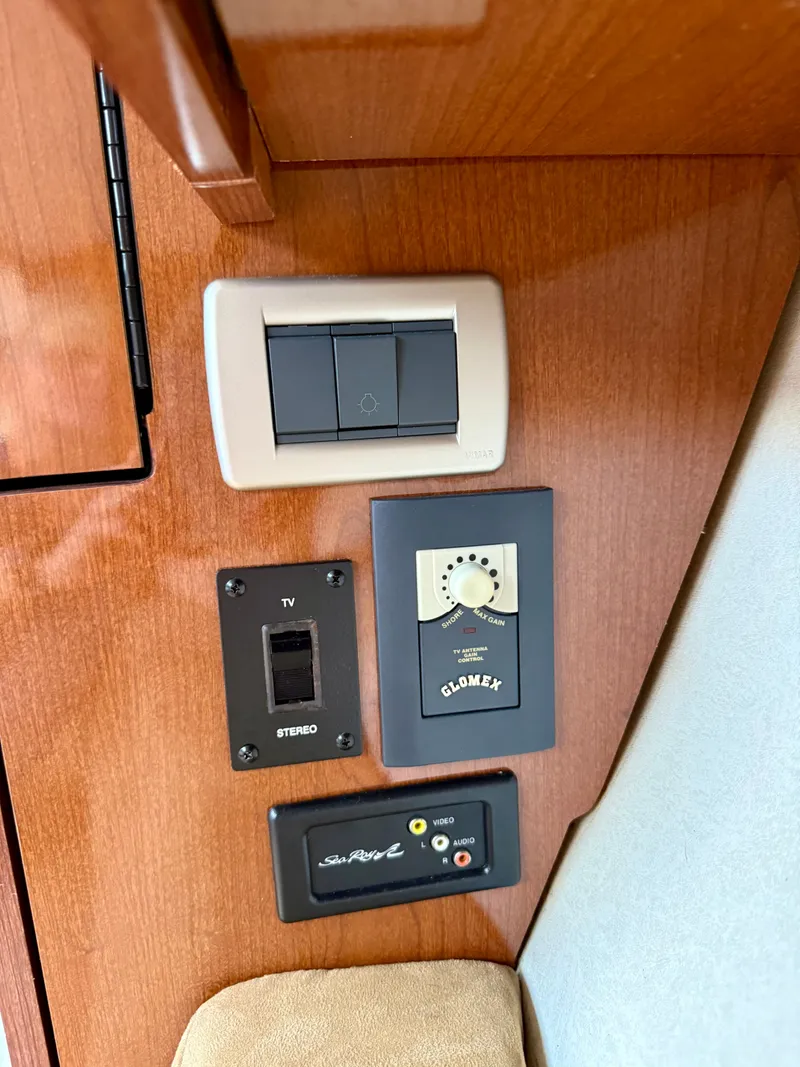 Slide: The Image of Sea Ray Sundancer 310 2010 - 37